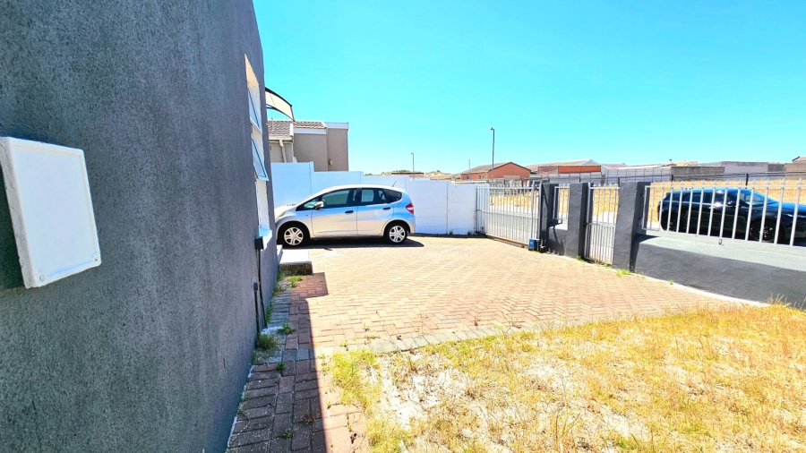 2 Bedroom Property for Sale in Strandfontein Village Western Cape